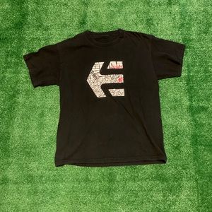 Etnies skateboarding shirt